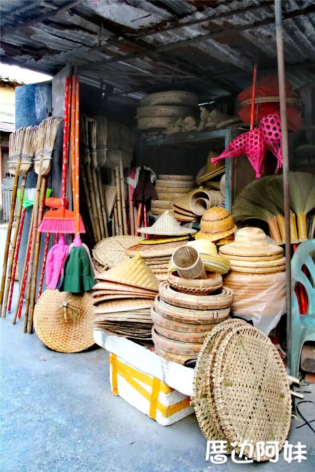随着市场渐渐萎缩,现在这些竹器已经越来越少,基本上集中在竹篾街这一