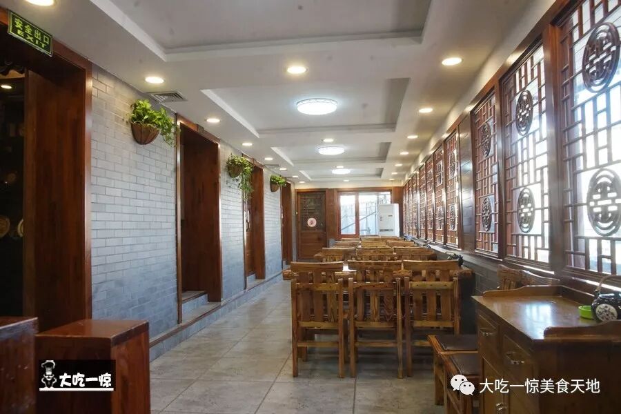 将军张家小馆品鉴视频小姑爷炖笨鸡和各种美食10人现场品尝