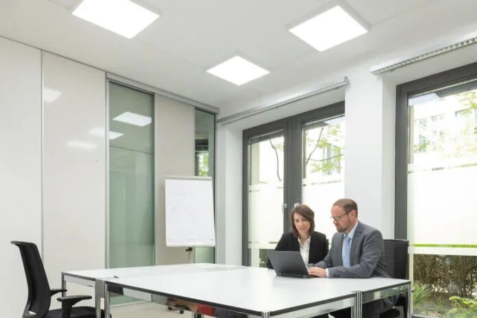 Focus”照明模式可提高參會者在演示過程中的精神注意力