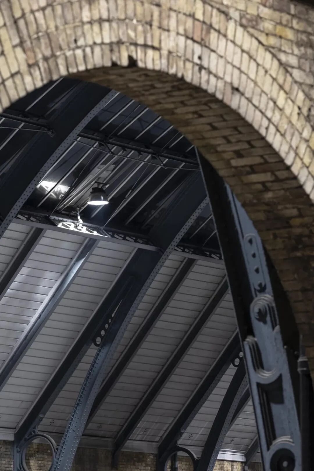 配合現場自然光照明環境操作實現能源節約