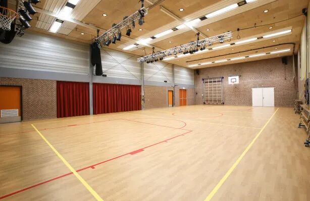 這類燈具是高天花板房間的理想選擇