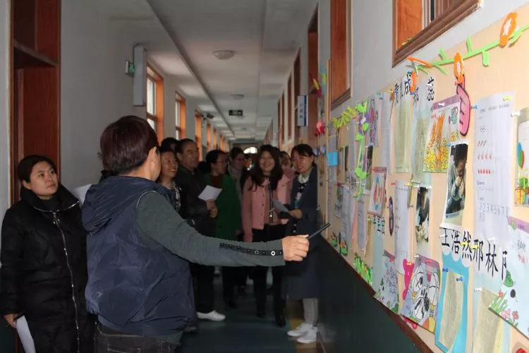 班级花朵展新颜,春风拂面现美景——记辅读学校班级文化评比