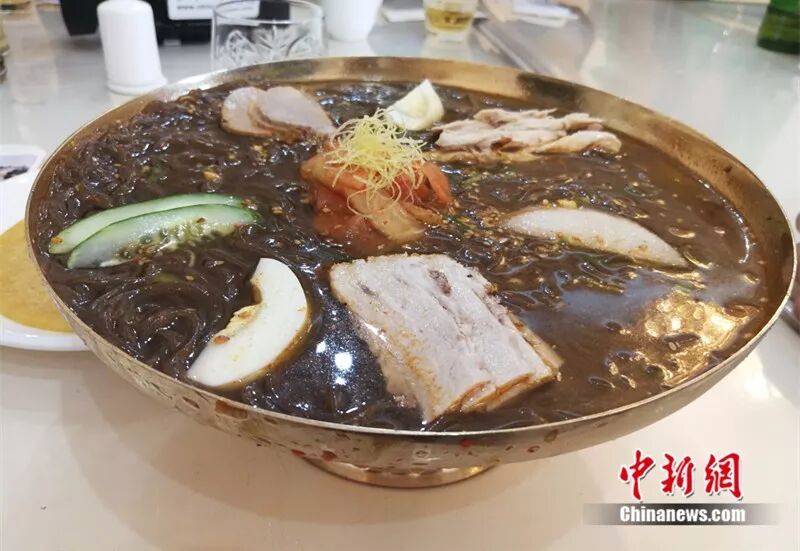 走进朝鲜：智能手机可上网 姑娘爱看《红高粱》