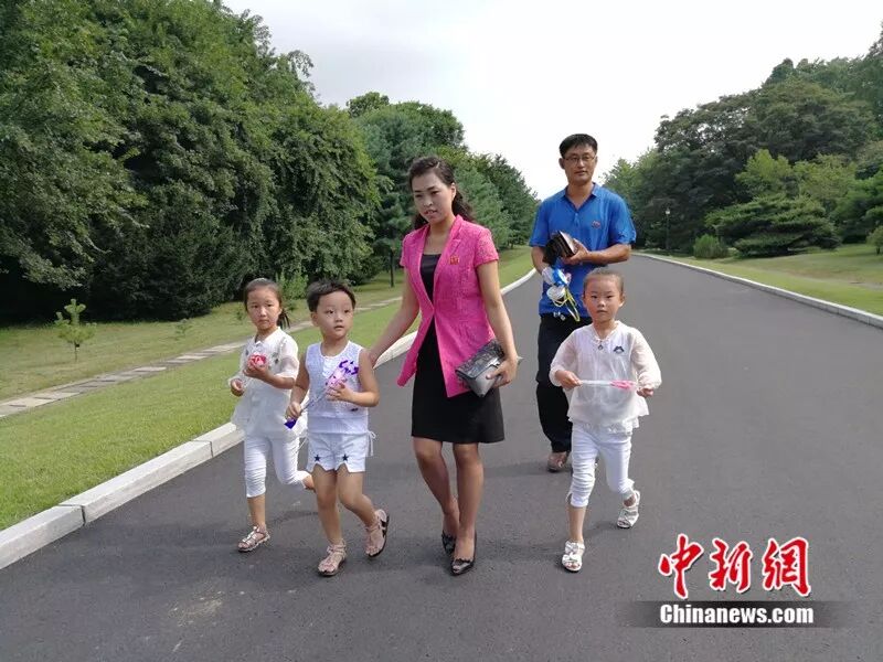 走进朝鲜：智能手机可上网 姑娘爱看《红高粱》