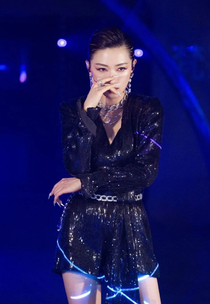 东方网娱乐|王俊凯易烊千玺为王源新歌打call 上海电影节7月25日开幕| 东小娱日爆社 2020.7.16