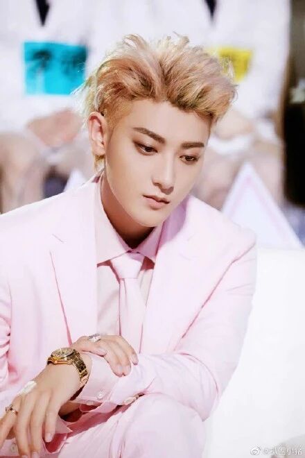 东方网娱乐|王俊凯易烊千玺为王源新歌打call 上海电影节7月25日开幕| 东小娱日爆社 2020.7.16