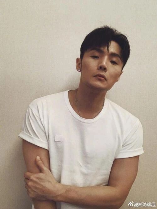 东方网娱乐|王俊凯易烊千玺为王源新歌打call 上海电影节7月25日开幕| 东小娱日爆社 2020.7.16