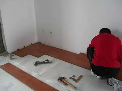 木工用小型無(wú)塵鋸_地板無(wú)塵切割機_木地板無(wú)塵切割機