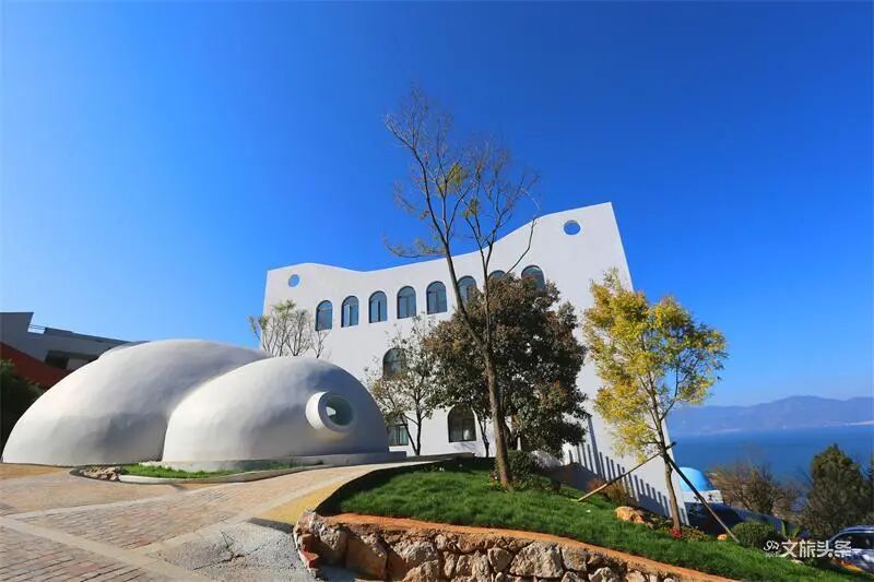 抚仙湖畔小湾村高原上的爱情海