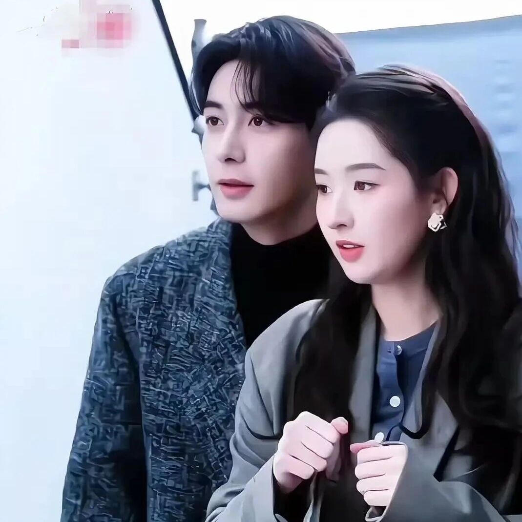 陈星旭被网友调侃在自己剧里&ldquo;轧戏&rdquo;,《轧戏》民国吻未完,《突然的喜欢》冰场吻接档,开年屏被他承包