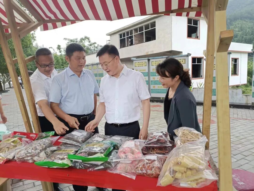 方向军赴赣州市调研经济形势并督导统计督察整改工作