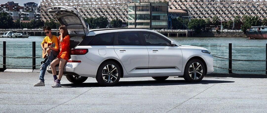 五菱，卖最臭的螺蛳粉，造最大胆的车