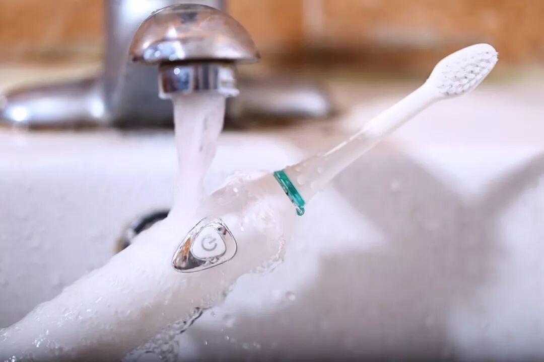 电动牙刷VS普通牙刷，谁更胜一筹？