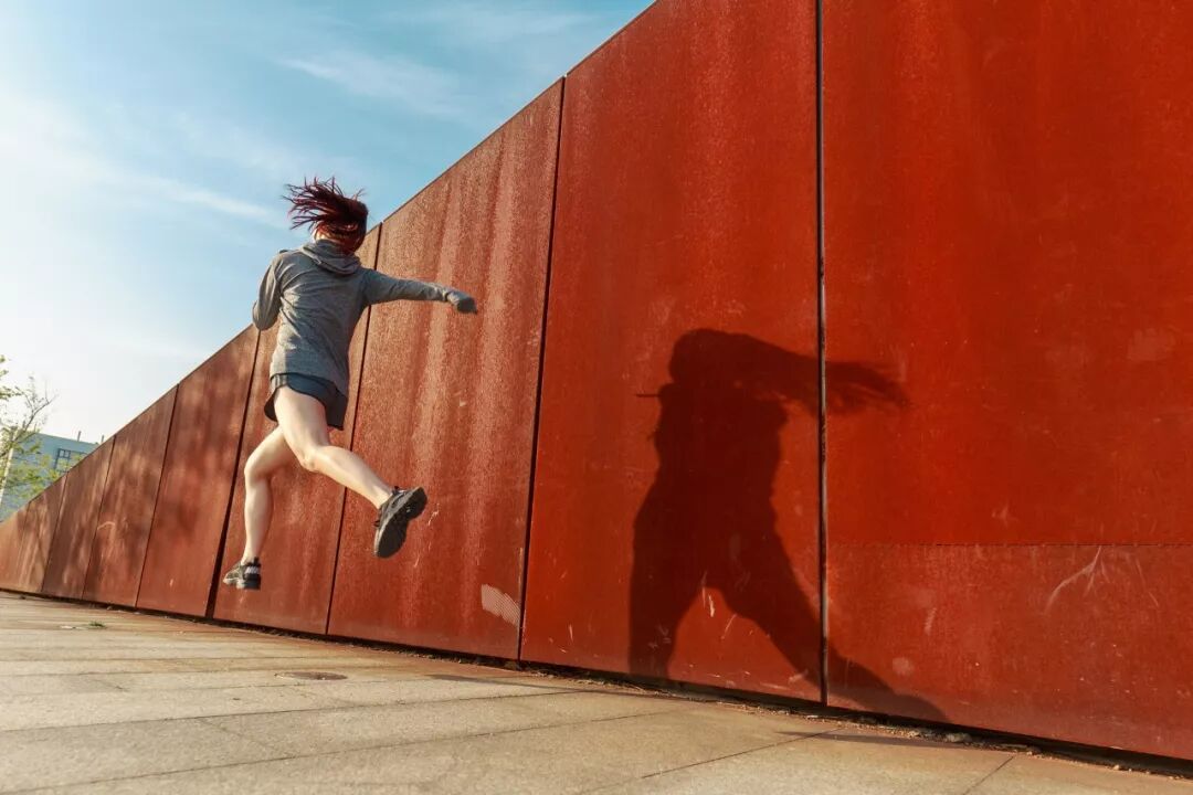 跑步易伤膝盖？“跑步党”应学会这些预防动作