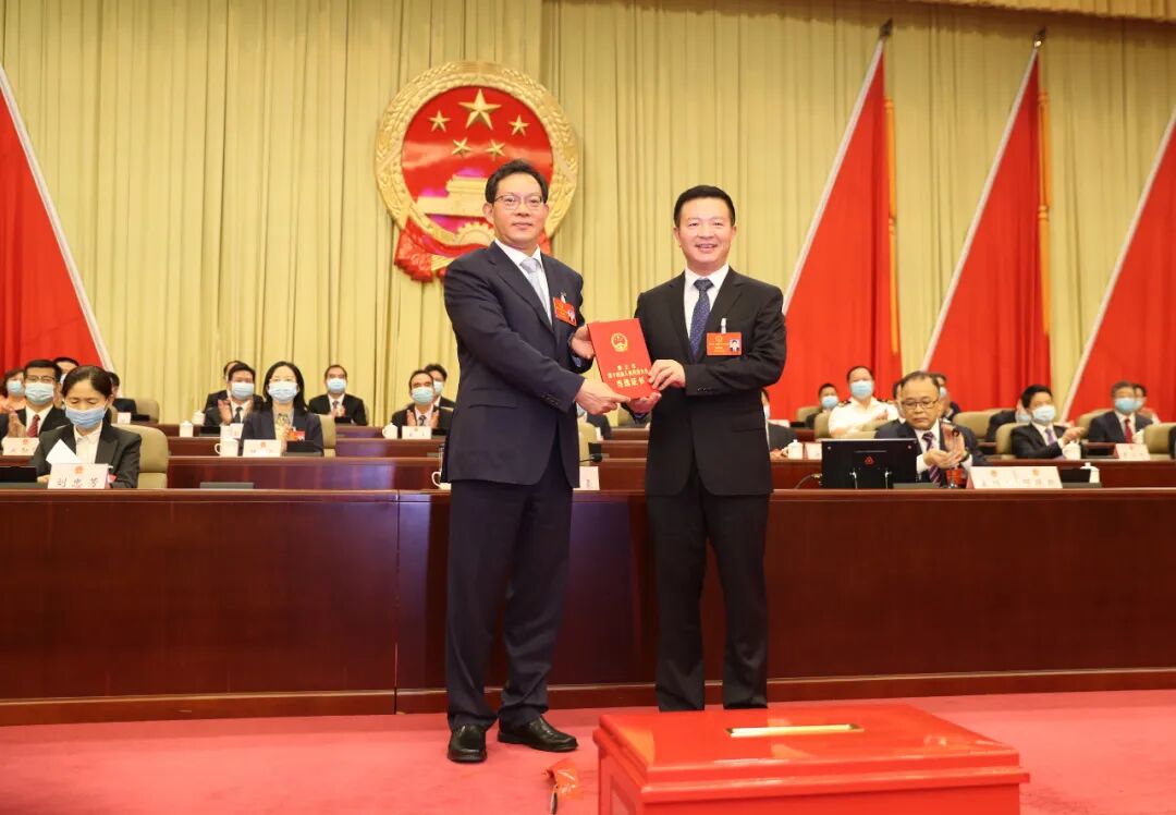 快讯曾进泽当选湛江市人民政府市长