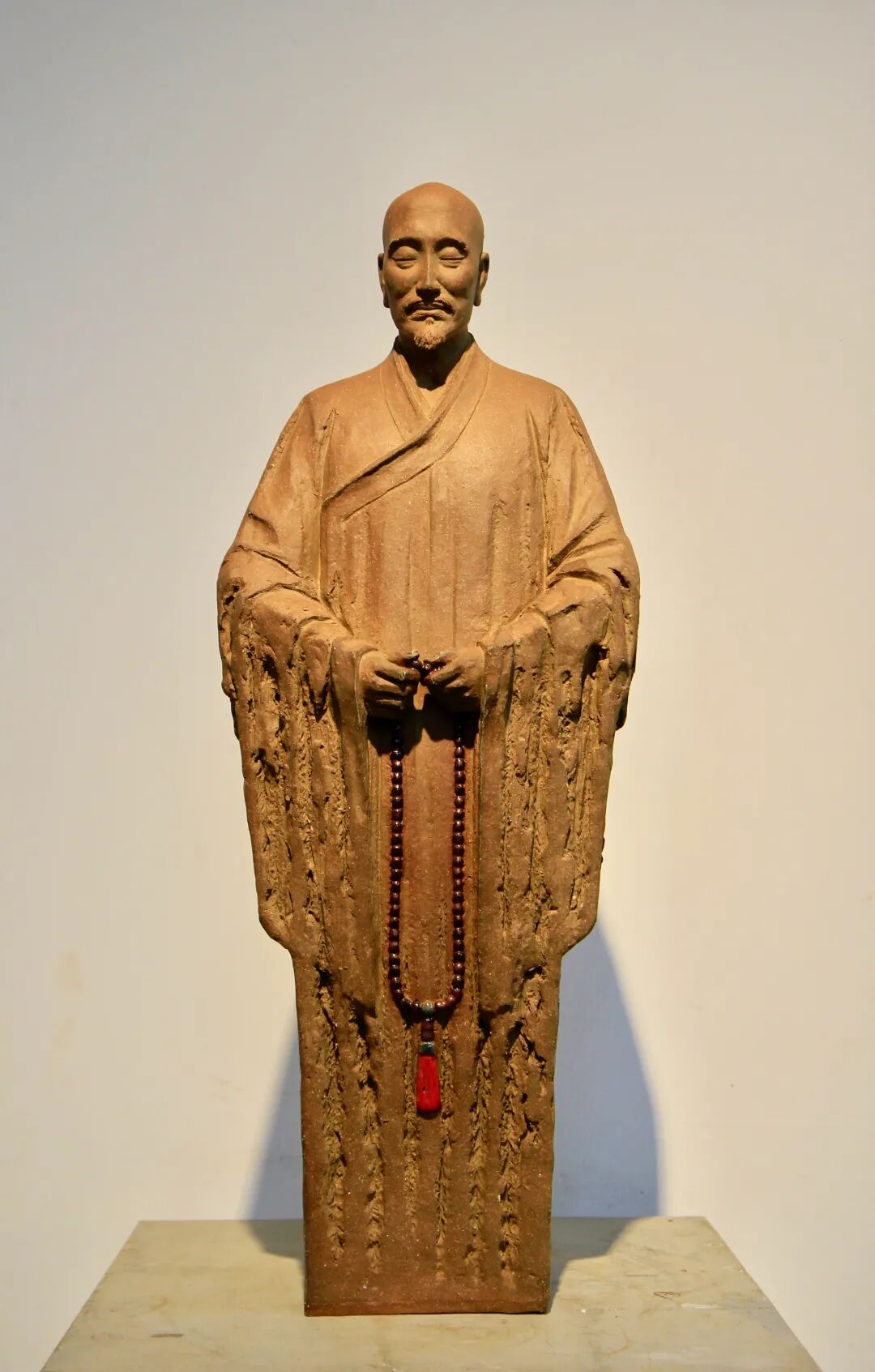 巧手捏出人生百态吴川小伙玩泥巴玩成艺术大师