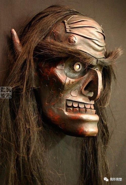 森林中的野人面具 ▼