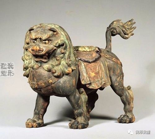 雕塑表现的这些动物 有的是现实世界中人类的伙伴 有的是古代民间神话