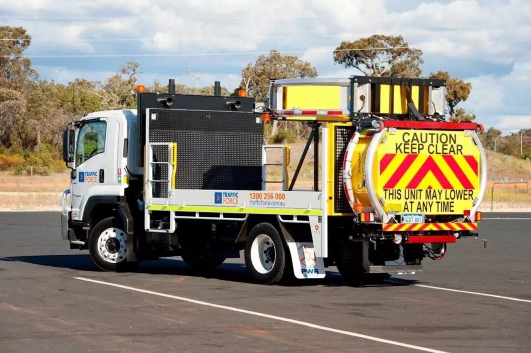 国外发明的卡车追尾防护装置，你觉得能管用么？的图3