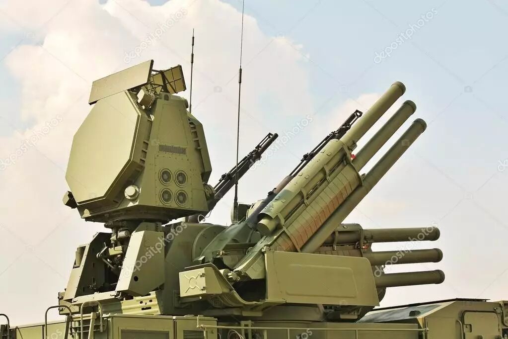 俄军新版铠甲防空系统亮相红场放弃火炮增加导弹
