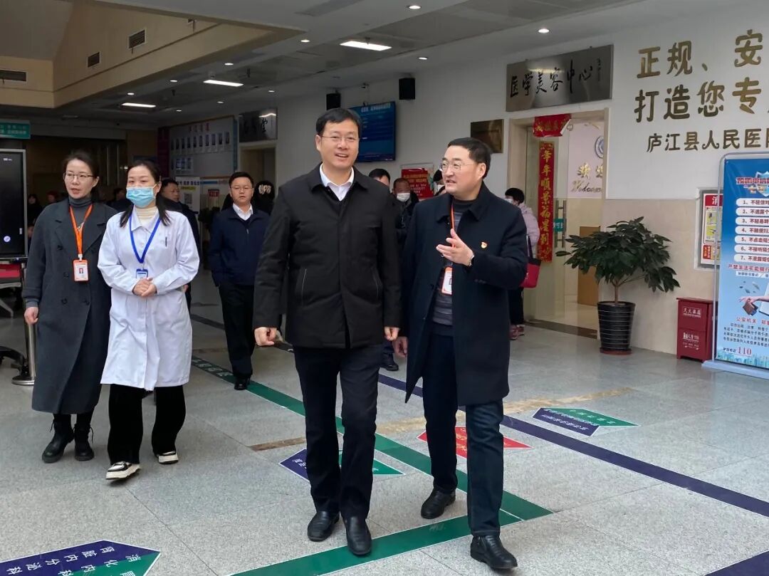 新春走基层周天斌走访慰问县医院一线医务人员