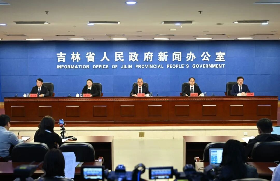 首页>新闻发布>省政府新闻办新闻发布会> 省委宣传部副部长,省政府