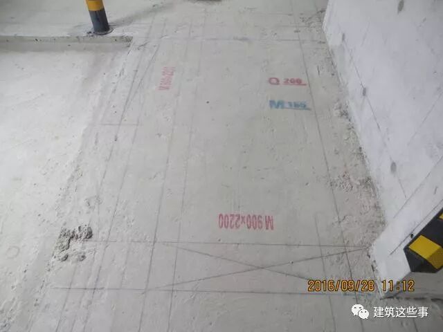 图为建筑外墙大角控制线标识.图为建筑外墙大角控制线标识.