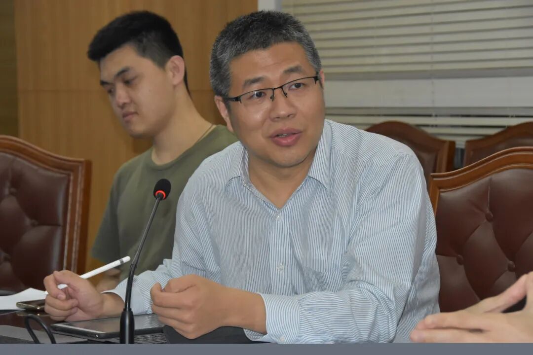 周岳林在智慧交通应用建设洽谈会上强调:优化交通环境,还路于民,还路