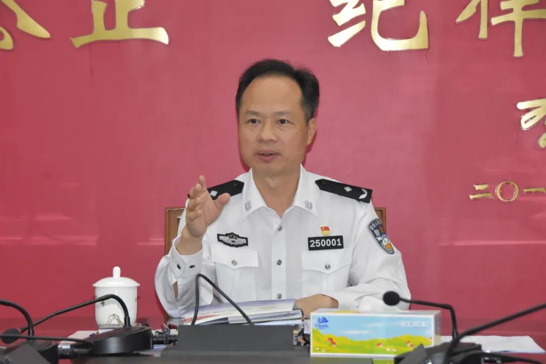 周岳林在智慧交通应用建设洽谈会上强调:优化交通环境,还路于民,还路