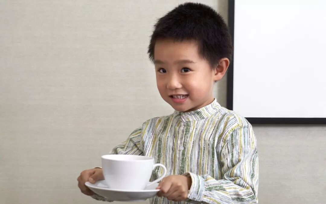 马上六一儿童节了，那儿童到底能不能喝茶？能不能喝黑茶