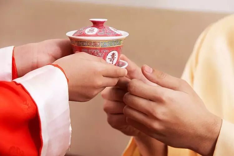 一杯茶的温暖,也是年味中的一片温柔