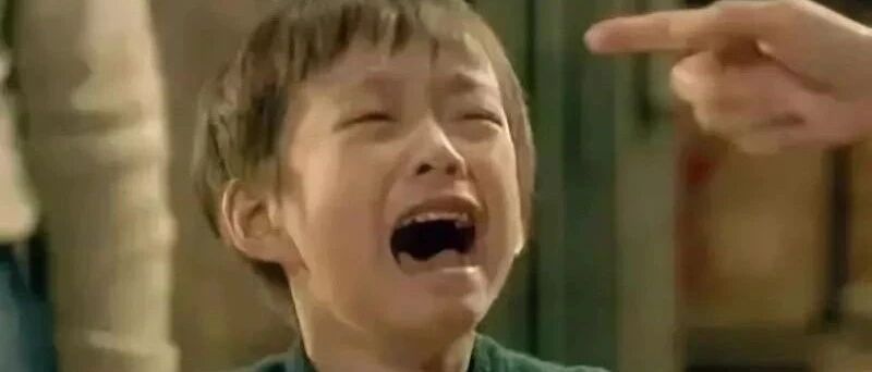 孩子总是摸乳房、揪耳朵，迷恋妈妈身体的孩子到底怎么了？