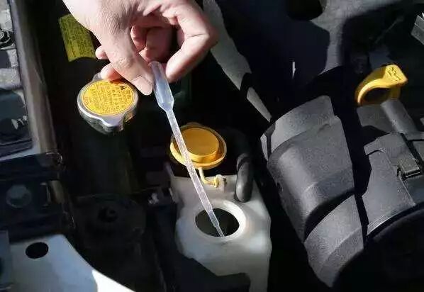 不换防冻液？小心发动机随时罢工！