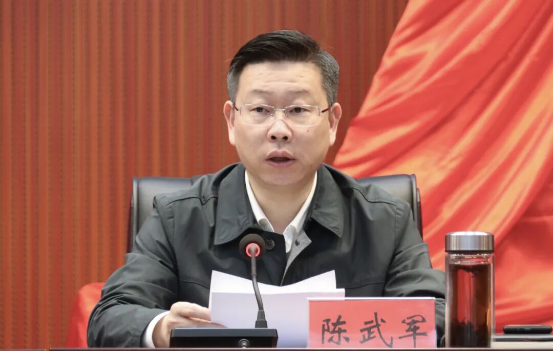 就贯彻落实好会议精神,陈武军要求,要统一思想,提高认识,以"人才为本"