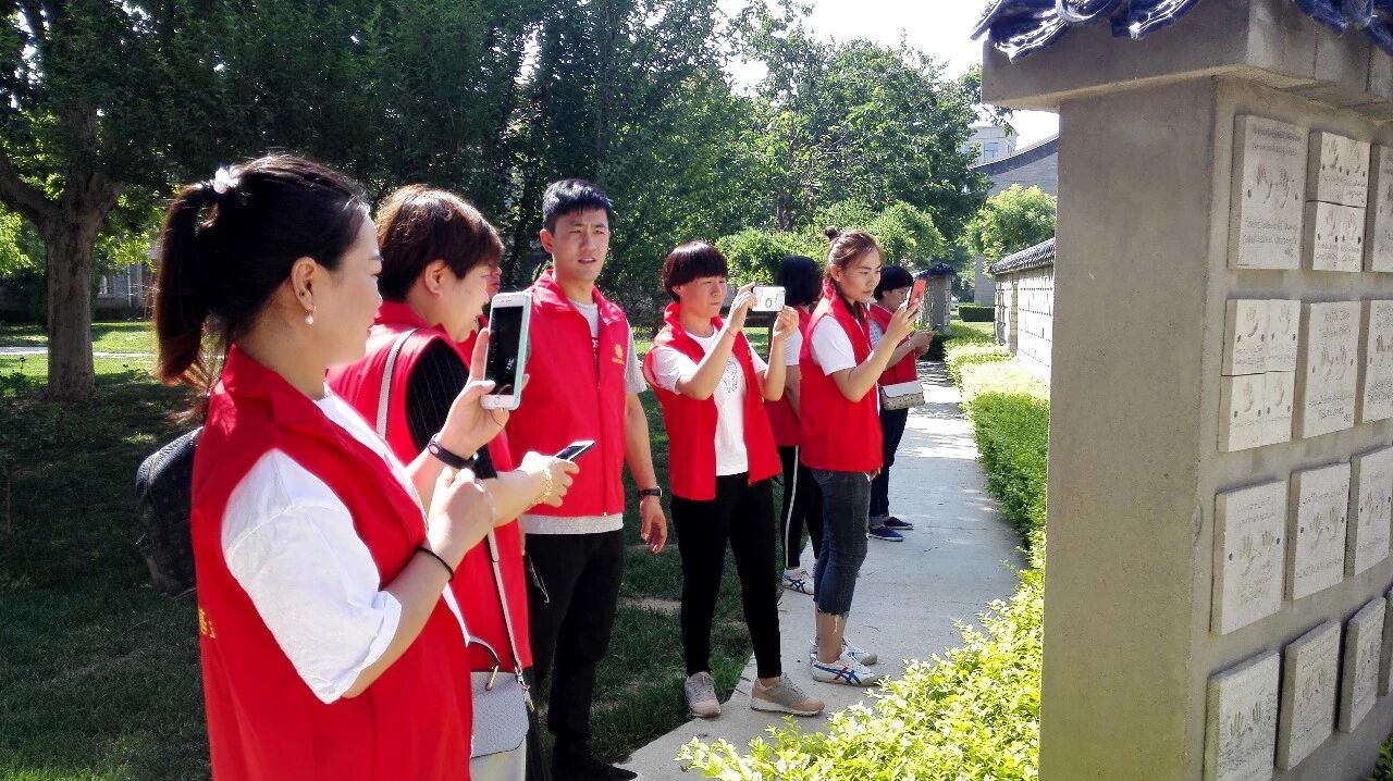 牧羊地儿童村实行家庭式寄样,园区内一共有6栋家庭式住宅,每个家庭内