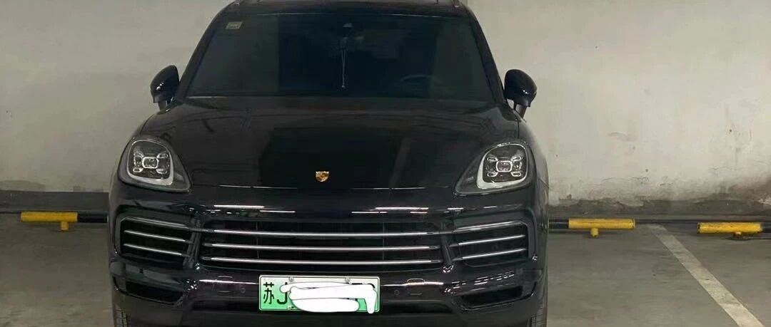 新买的保时捷车里竟然……