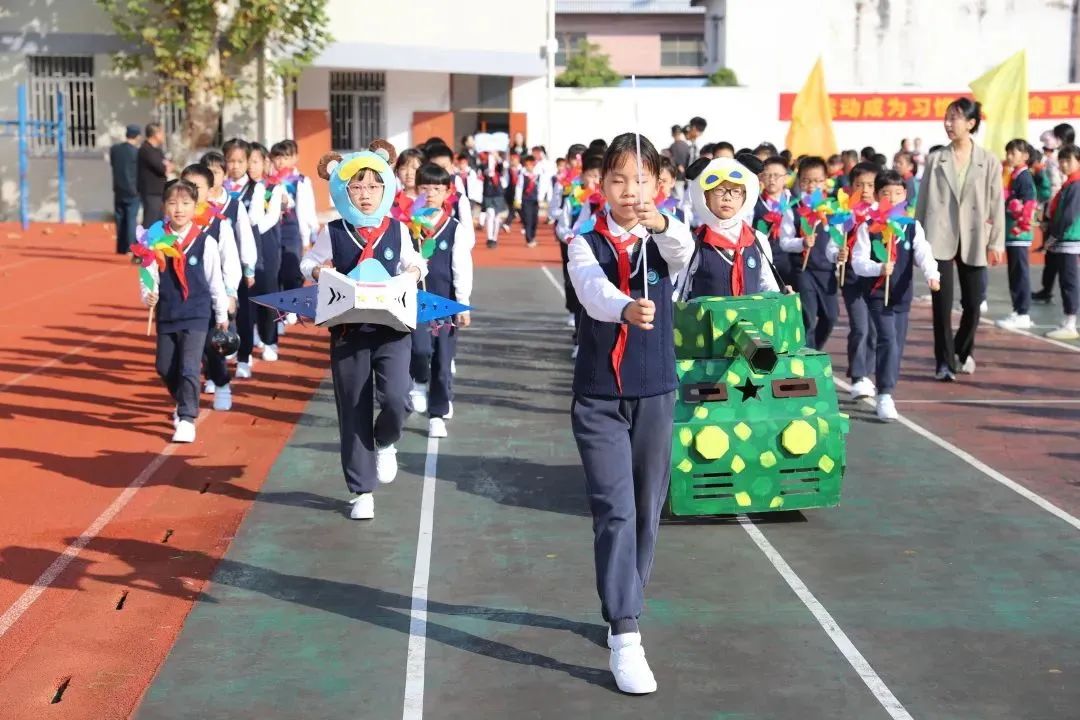 “和经典同行，与运动相伴”——哲商小学2022年全员运动会开幕式
