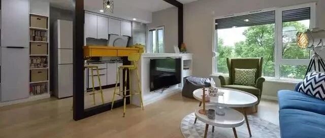 90㎡简约小复式装修，客厅隔断柜+隔断框设计，通透又充满别致~