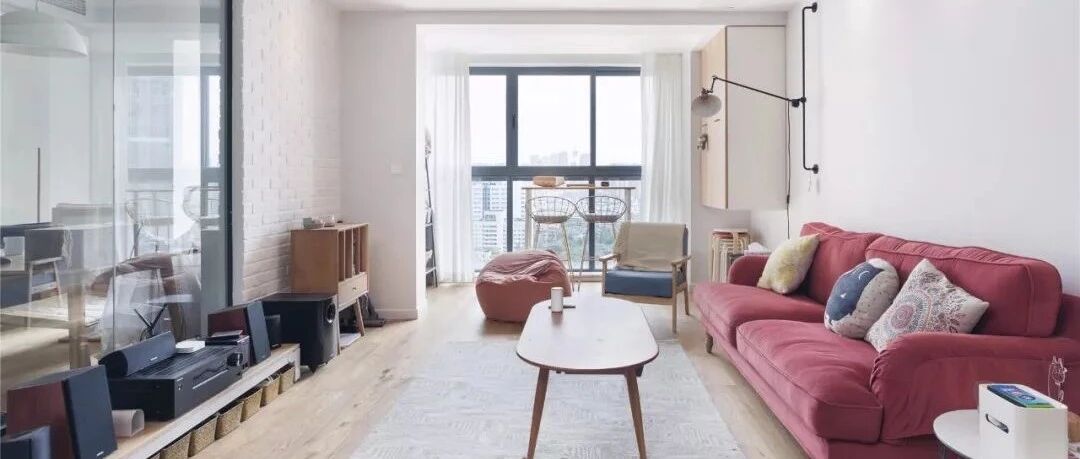 80㎡两室两厅，玻璃代替墙，角落空间变书房，精致得不像话！