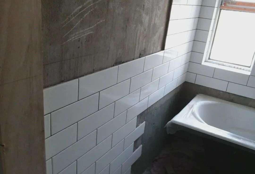 卫生间做完防水 贴不上瓷砖 都是因为泥瓦工人不懂这些方法 柠檬资讯