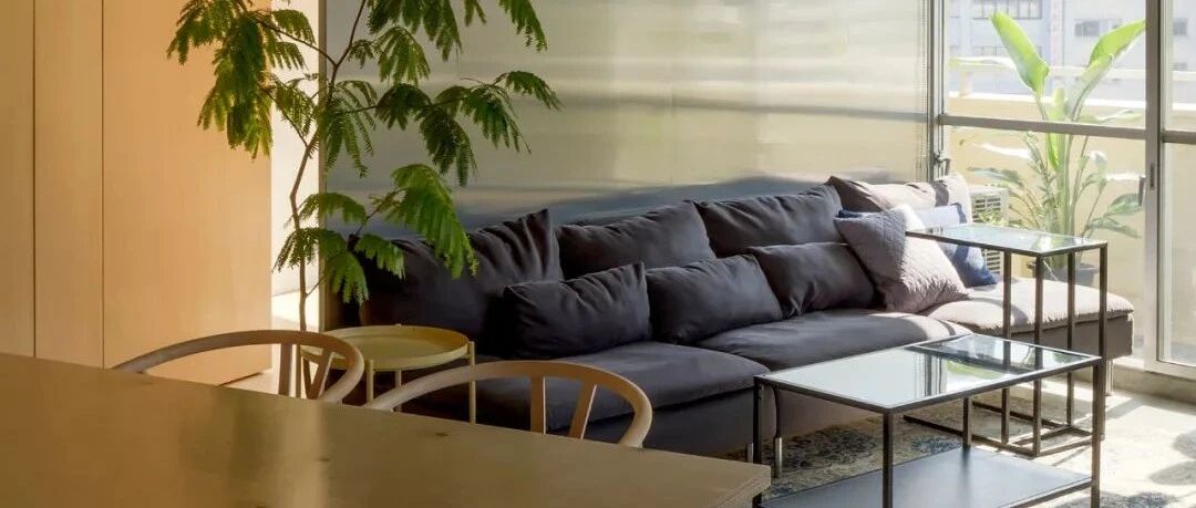 这套68㎡的公寓，户型不规则，装修却很规整，细节处爱了