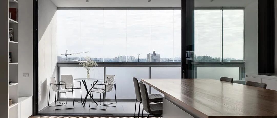 306㎡顶层复式，极简+原木+竖条纹，简约不失温度