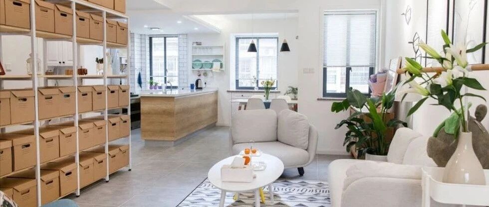 66㎡老破小逆改，LDK布局，客厅电视墙用一排置物架代替，真大气