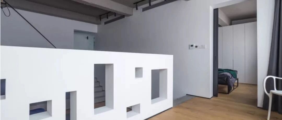 极简独立的女性公寓，利用高差错层，打造一个人的剧场！