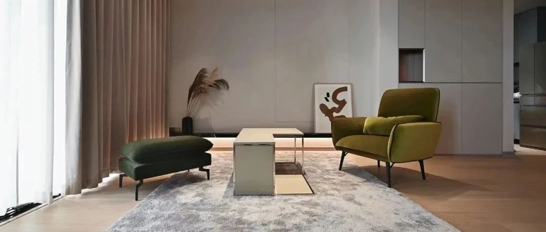 极简纯粹的空间，心理医生一个人的豪宅，带着一种犀利和冷峻