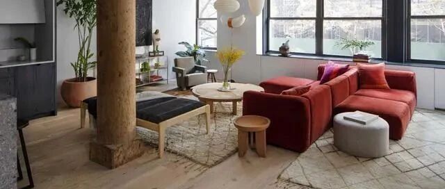 别人拆梁，他多花2万装木质横梁，隔断墙都省了，进客厅眼前一亮