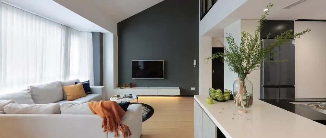 小夫妻买下105㎡奇葩阁楼，砸掉数面墙，“浪费空间”却让幸福暴增！