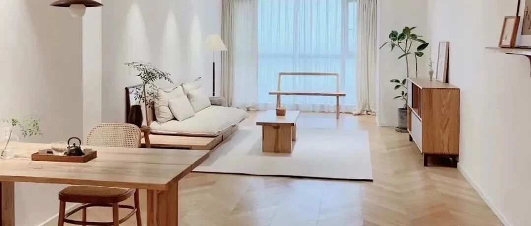 98㎡原木风新居，大白墙搭配原木家具，朋友来家做客都说像大平层