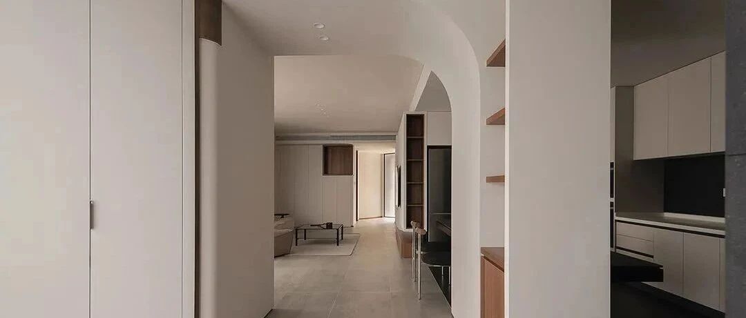 180㎡极简慵懒家，大面积留白与灵动变化的弧度，情绪张力满分