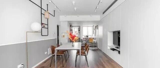 原木+极简+线条，舍弃了客厅，一进门就被迷住了